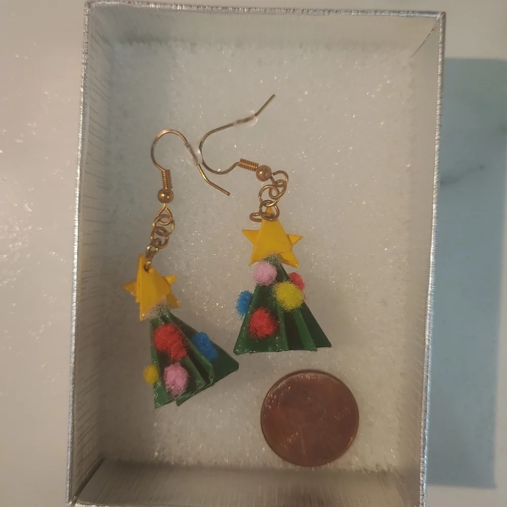 New! paper/origami 🎄 Christmas Earrings - Picture 4 of 11